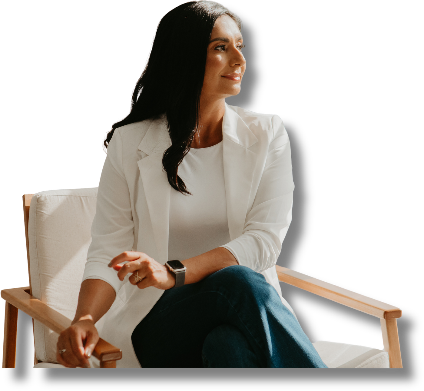 Bianca Cunha sentada, em ambiente corporativo